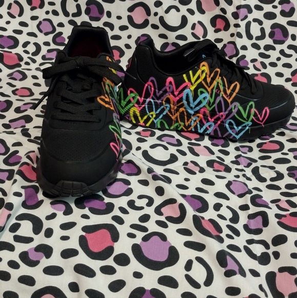 Black Athletic Shoes with Patterned Soles - Picture 1 of 6